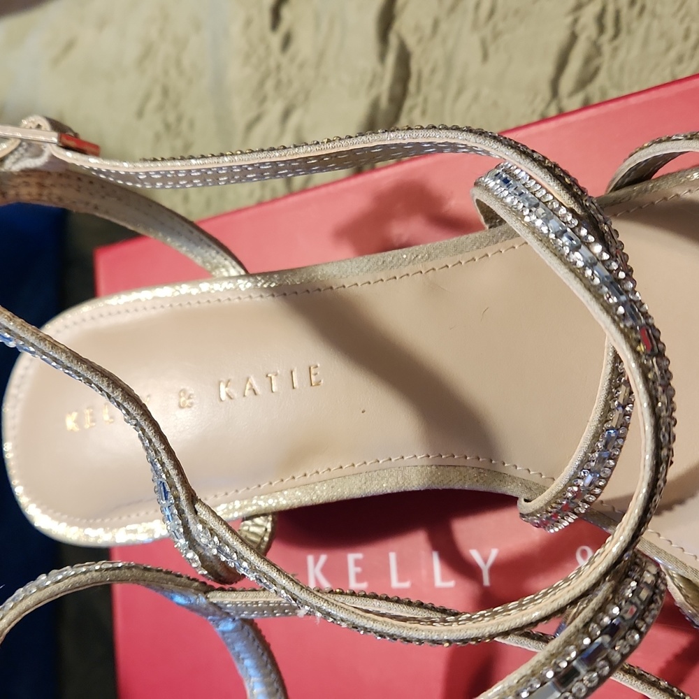 Shoes - Picture 3 of 9